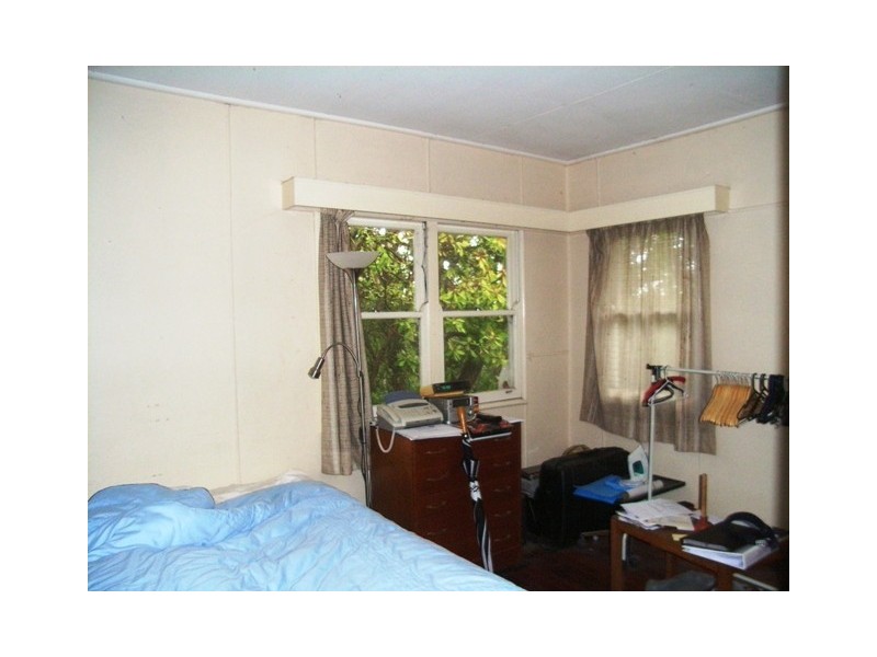 74 Taringa Pde, Indooroopilly QLD 4068