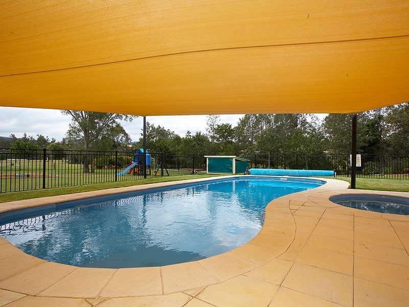 17 Showgrounds Drive, Samford QLD 4520