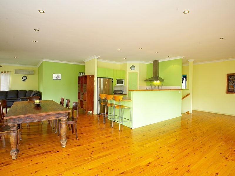 17 Showgrounds Drive, Samford QLD 4520