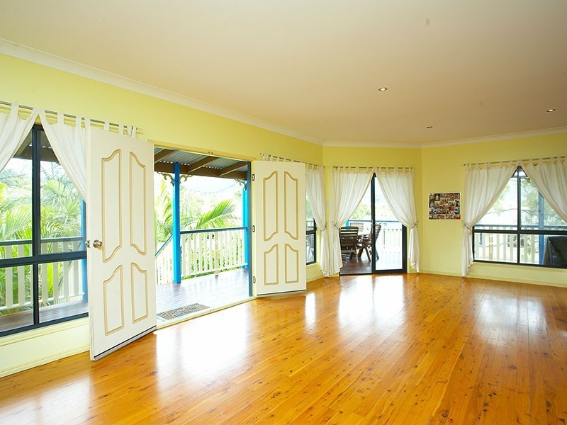17 Showgrounds Drive, Samford QLD 4520