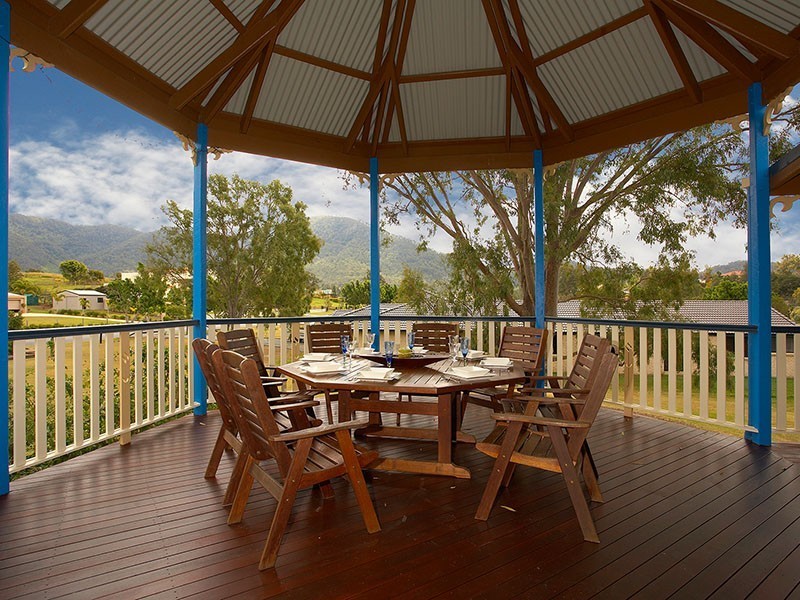 17 Showgrounds Drive, Samford QLD 4520