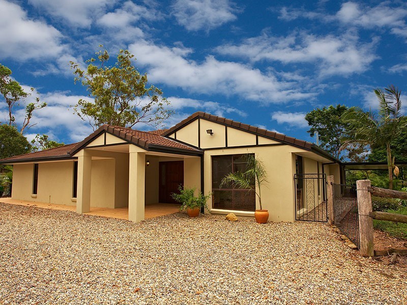 1 Benjamin Close, Samford QLD 4520