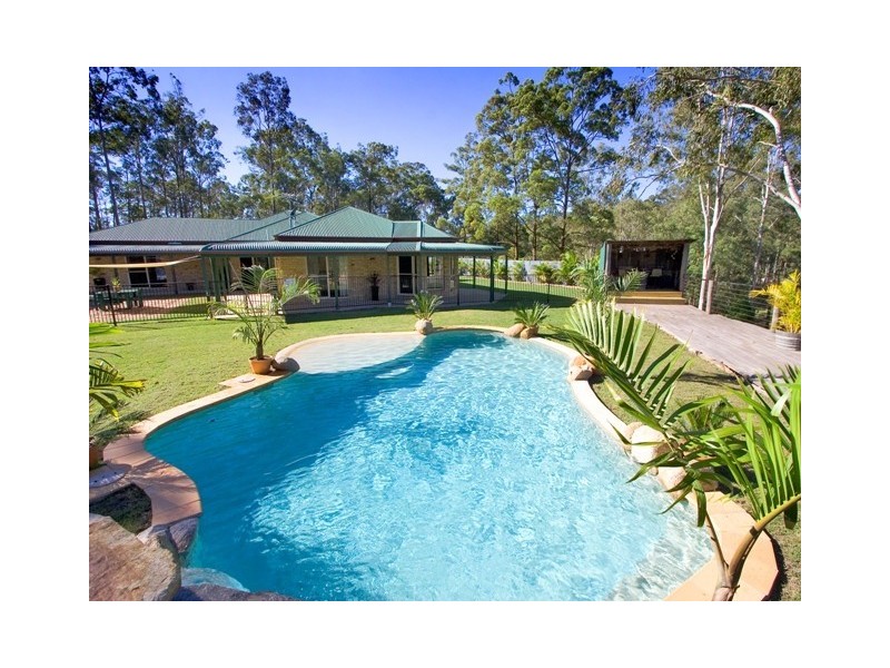 32 Seraya Court, Samford QLD 4520