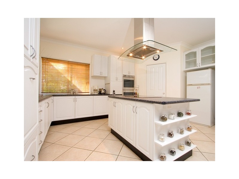 32 Seraya Court, Samford QLD 4520