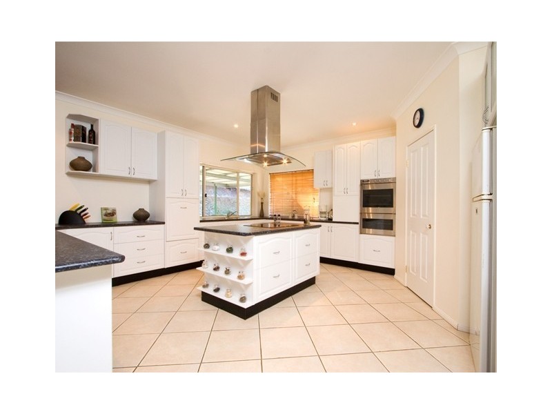 32 Seraya Court, Samford QLD 4520