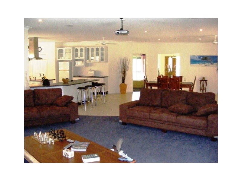 32 Seraya Court, Samford QLD 4520