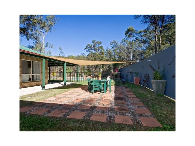 32 Seraya Court, Samford QLD 4520