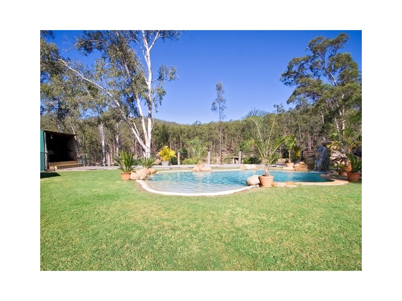 32 Seraya Court, Samford QLD 4520