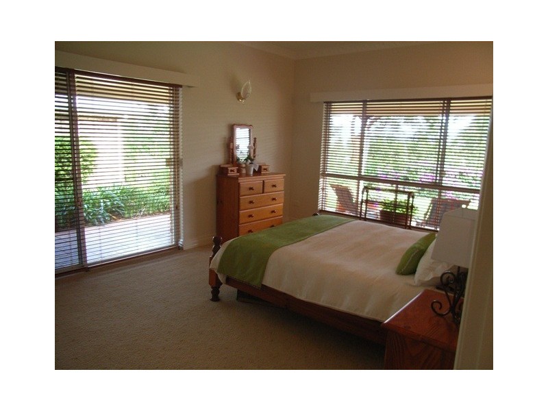 54 Burton lane, Samford QLD 4520