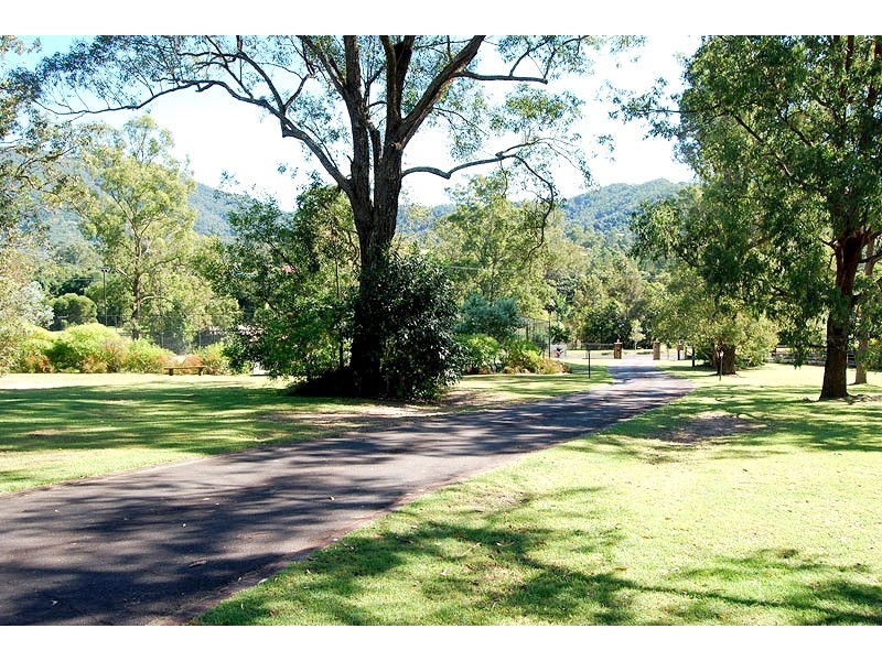 31 Greenwood Crescent, Samford QLD 4520