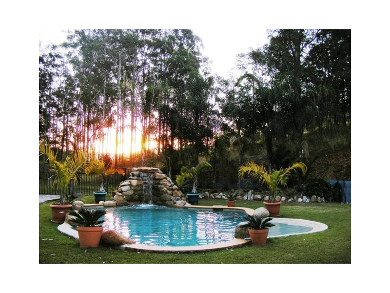 32 Seraya Court, Samford QLD 4520