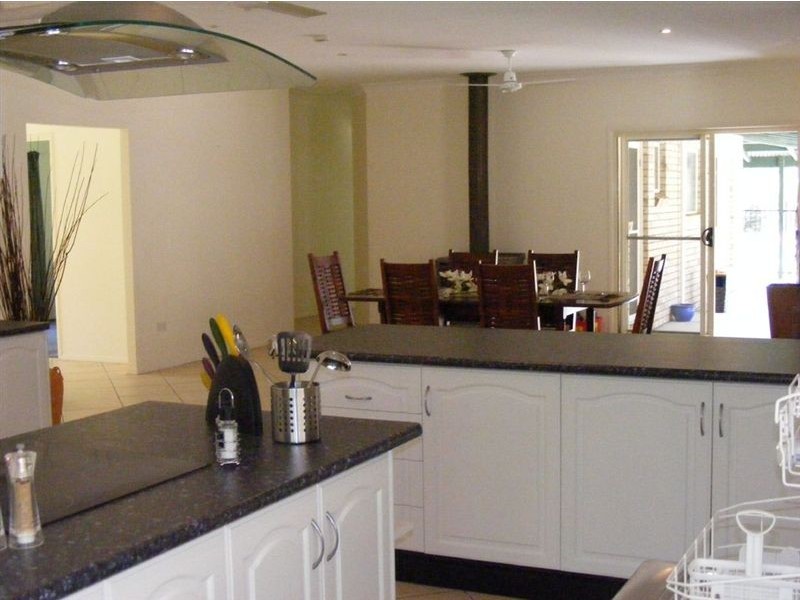 32 Seraya Court, Samford QLD 4520