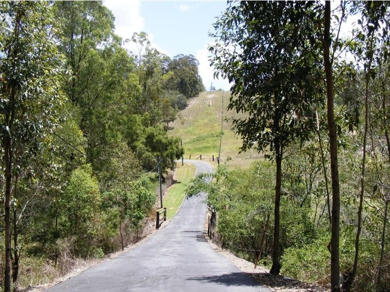 32 Seraya Court, Samford QLD 4520