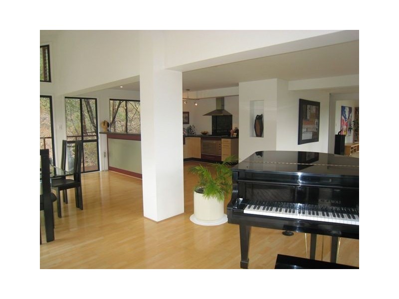 1 Sylvaterre Court, Samford Valley QLD 4520