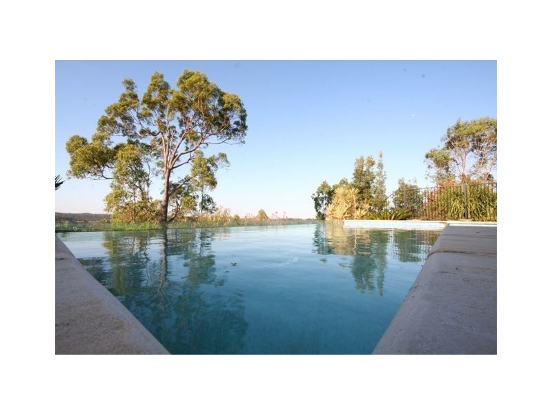 33 Willem Drive, Samford QLD 4520