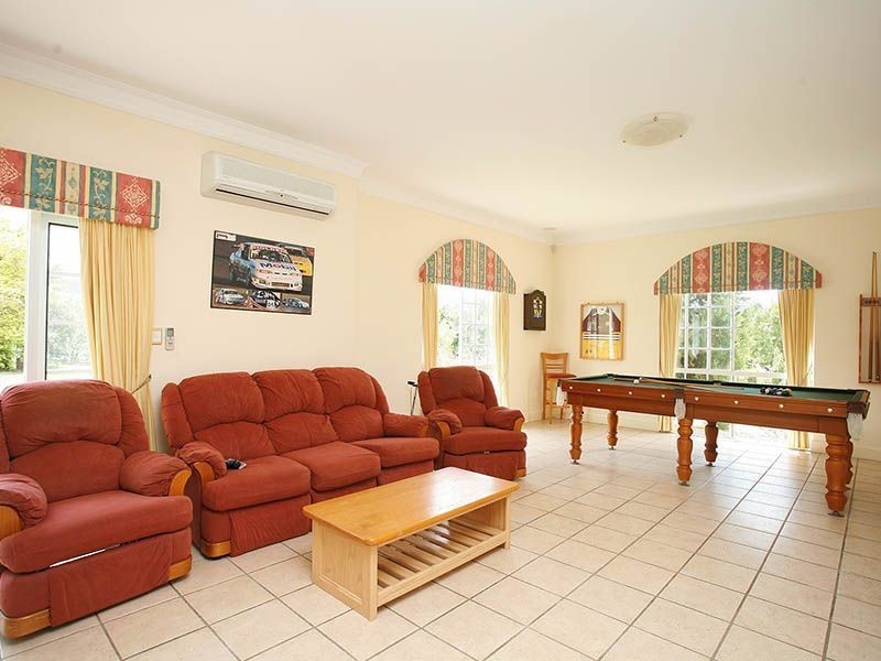 18 Showgrounds Drive, Samford QLD 4520