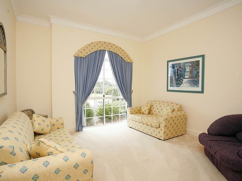 18 Showgrounds Drive, Samford QLD 4520