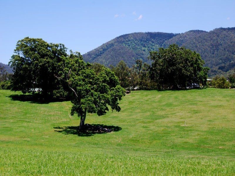 13 Haigh Cresent, Samford Valley QLD 4520