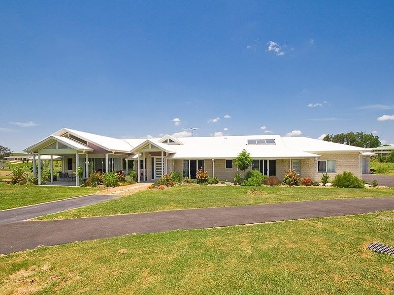 8 Sovereign Way, Samford QLD 4520