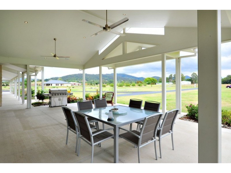 8 Sovereign Way, Samford QLD 4520