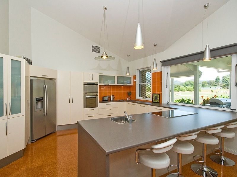 8 Sovereign Way, Samford QLD 4520