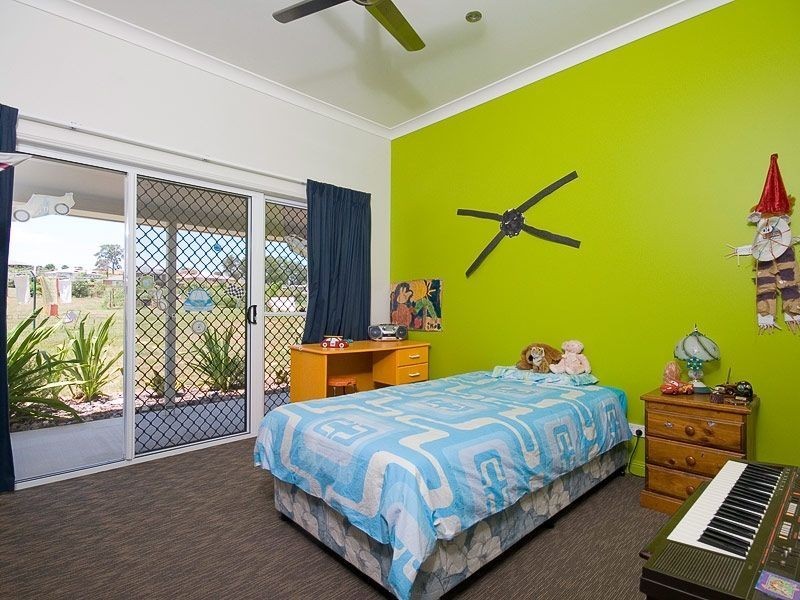 8 Sovereign Way, Samford QLD 4520