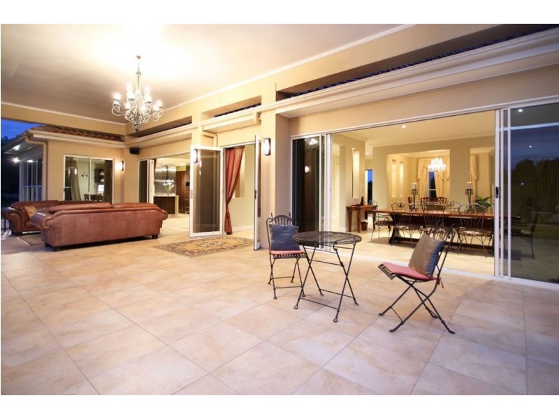 16 Warwick Lane, Samford QLD 4520