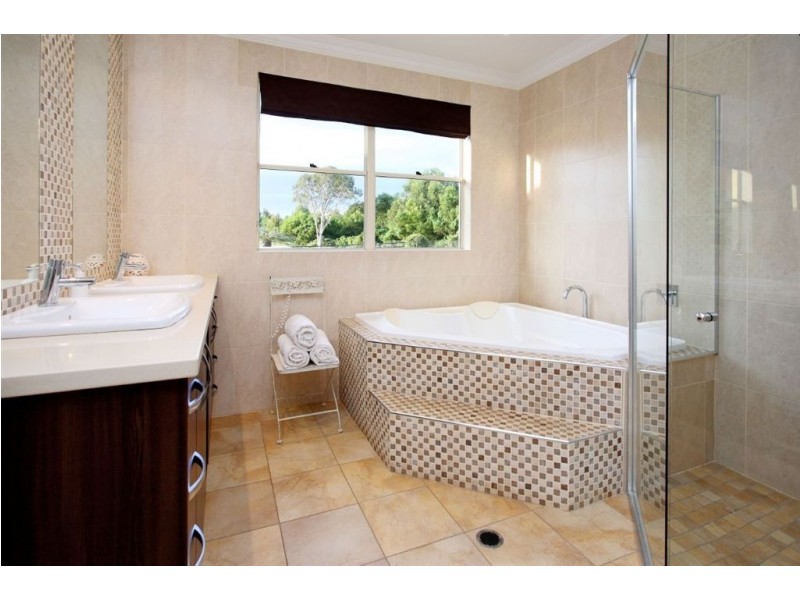 16 Warwick Lane, Samford QLD 4520