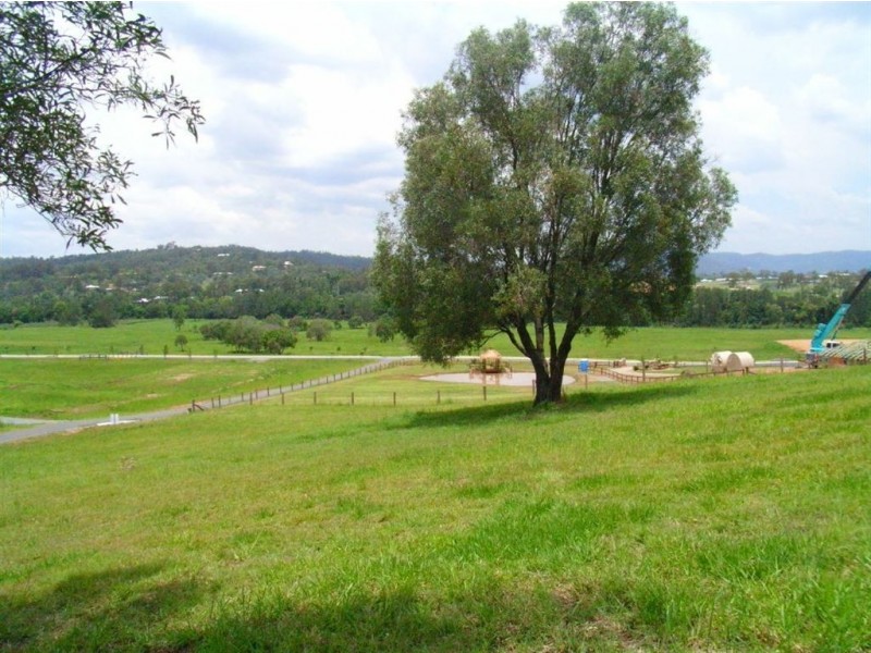 2 Oak River Road, Samford QLD 4520