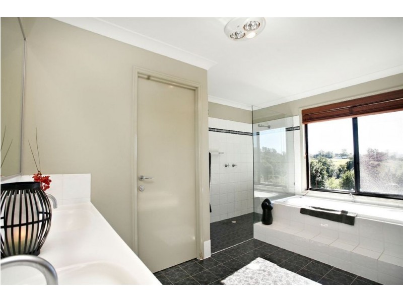 38 Balmoral Road, Samford QLD 4520