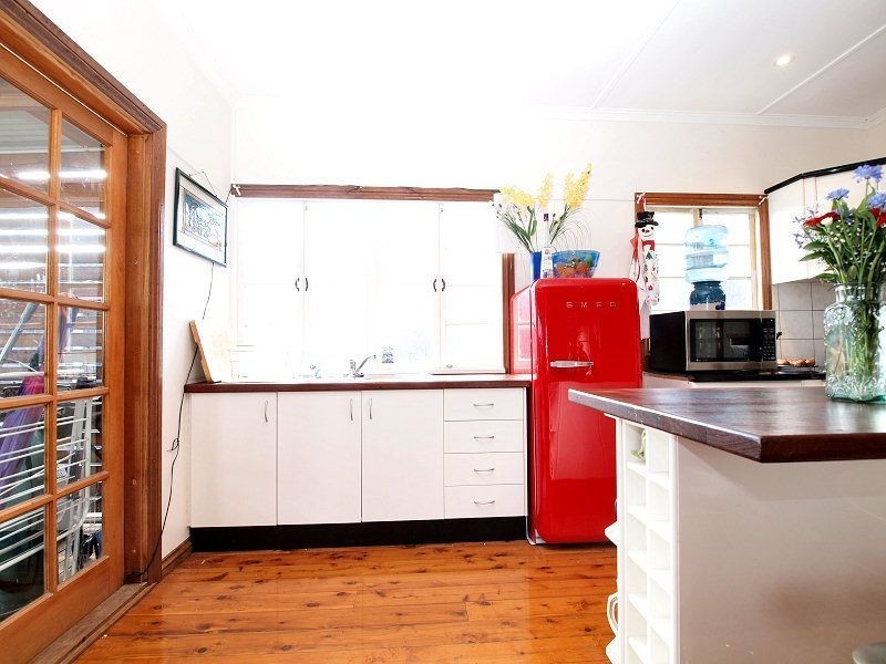 10 Junction Street, Samford Village QLD 4520