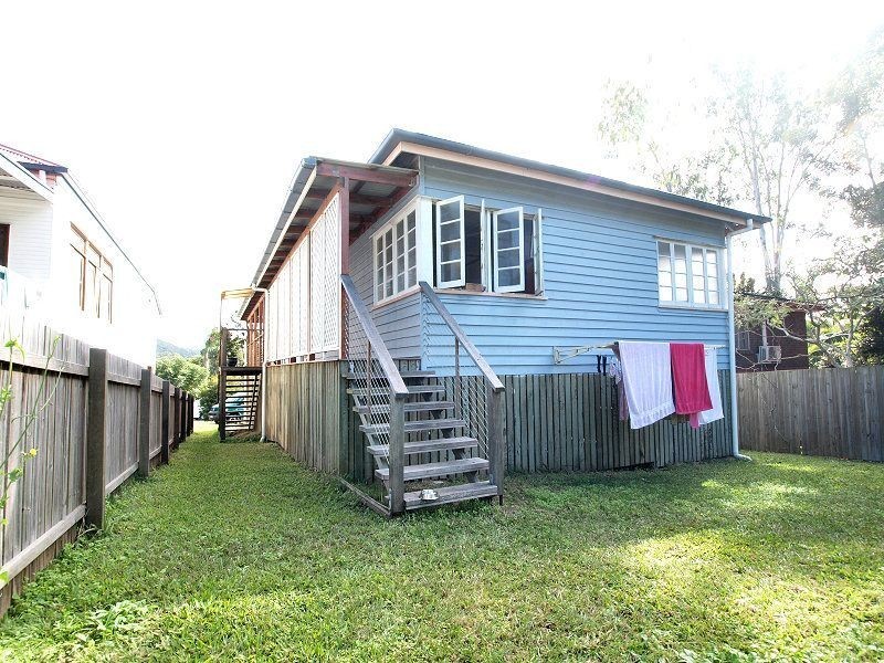 10 Junction Street, Samford Village QLD 4520