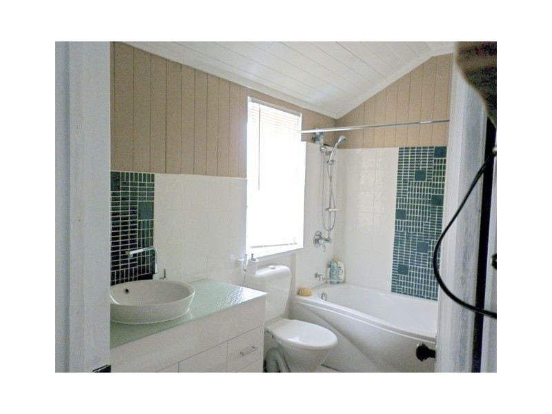 9 Edward Street, Somerset Dam QLD 4312