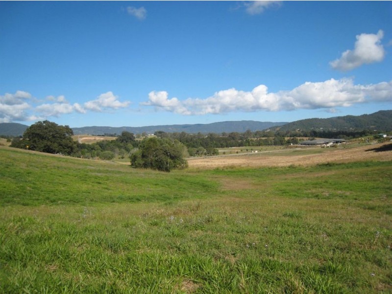 8 Oak River Rd, Samford QLD 4520