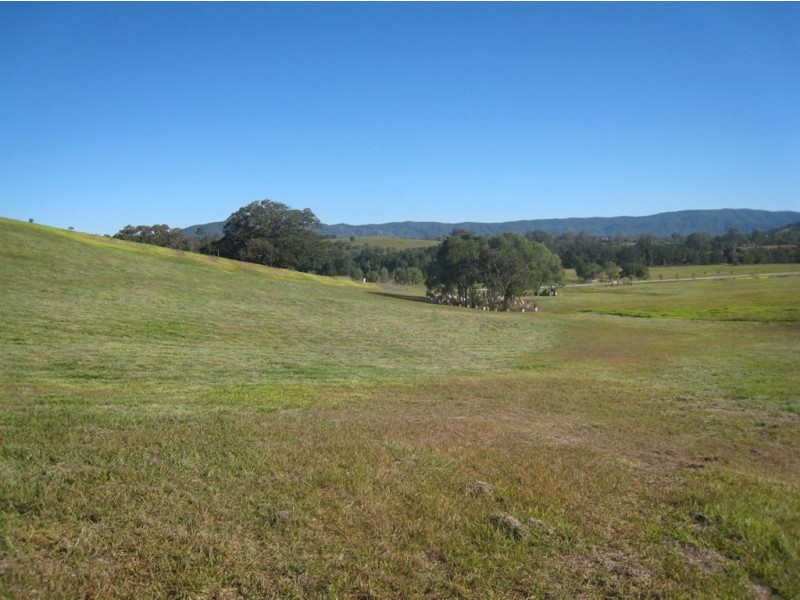 8 Oak River Rd, Samford QLD 4520