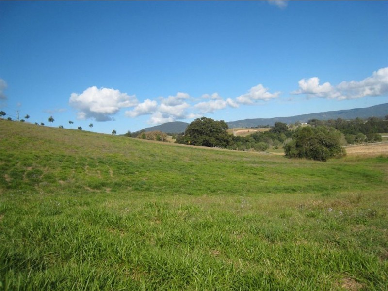 8 Oak River Rd, Samford QLD 4520