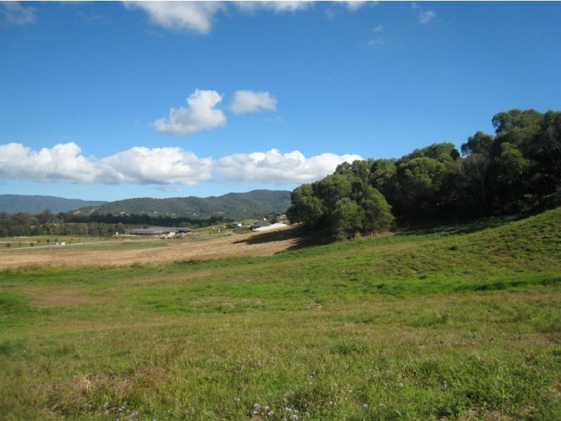 8 Oak River Rd, Samford QLD 4520