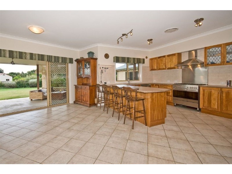 18 Warwick Lane, Samford QLD 4520