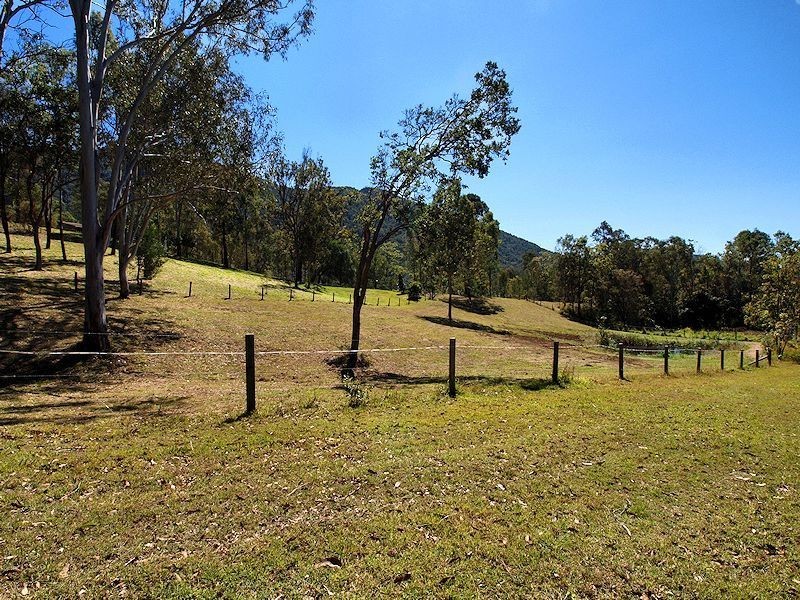 2 Lyell Court, Mount Samson QLD 4520