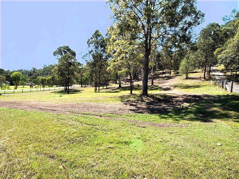 1 Sylvaterre Court, Samford QLD 4520