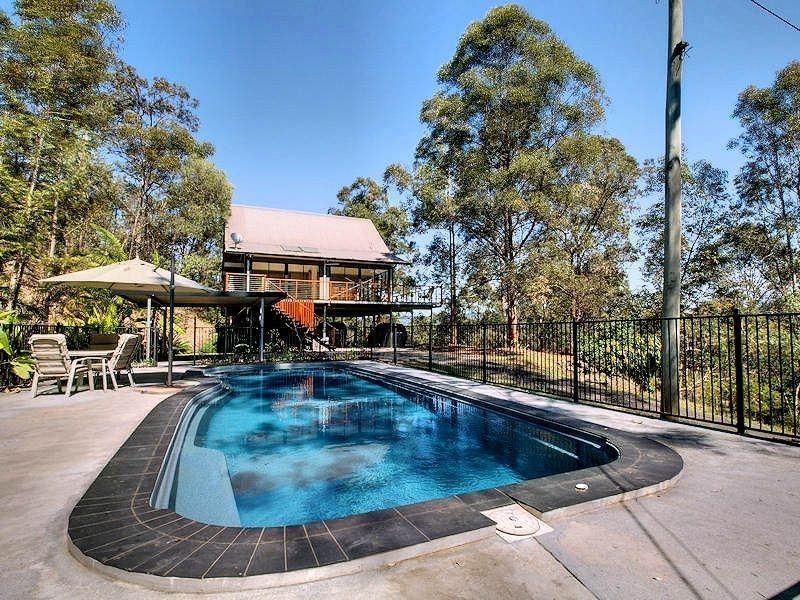 1 Sylvaterre Court, Samford QLD 4520