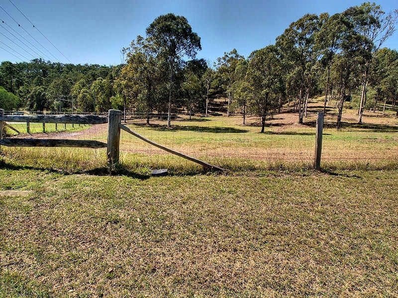 1 Sylvaterre Court, Samford QLD 4520