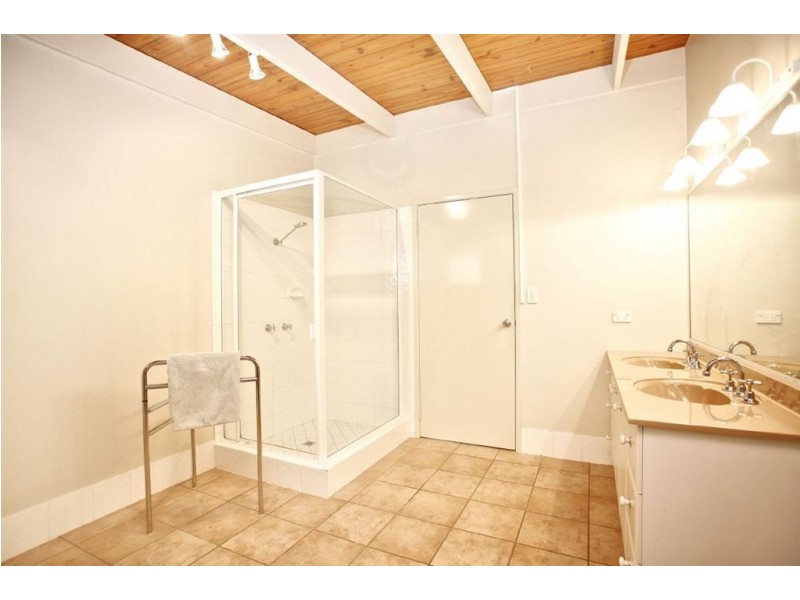 223 Mt Glorious Rd, Samford QLD 4520