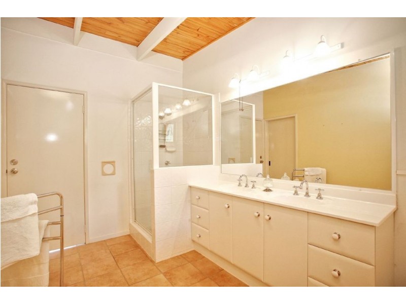 223 Mt Glorious Rd, Samford QLD 4520