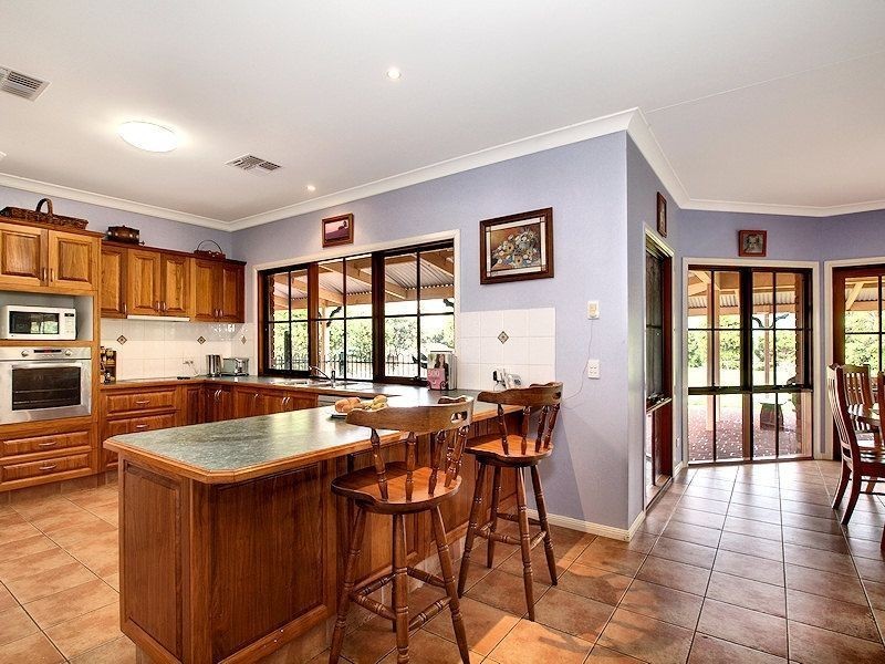 7 Stavewood Court, Samford QLD 4520