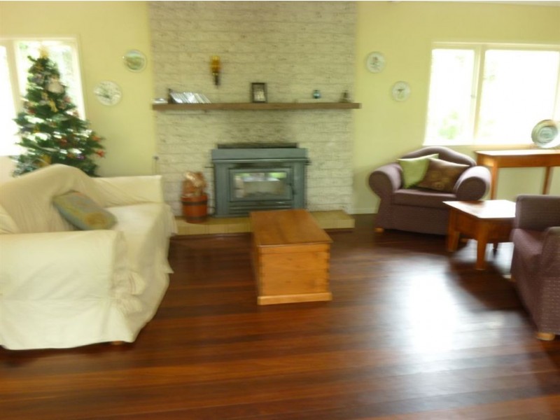 243 Mount Glorious Road, Samford QLD 4520