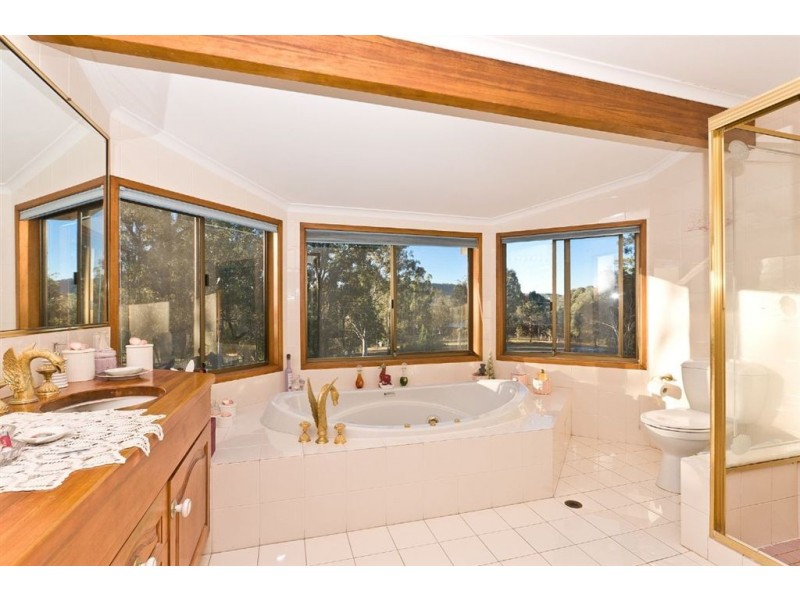 4 Mangifera Close, Samford QLD 4520