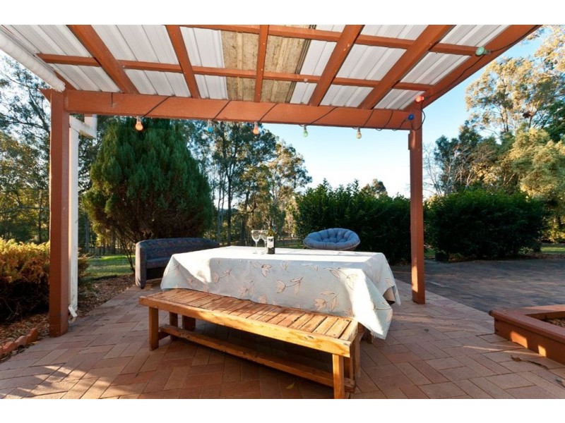 4 Mangifera Close, Samford QLD 4520