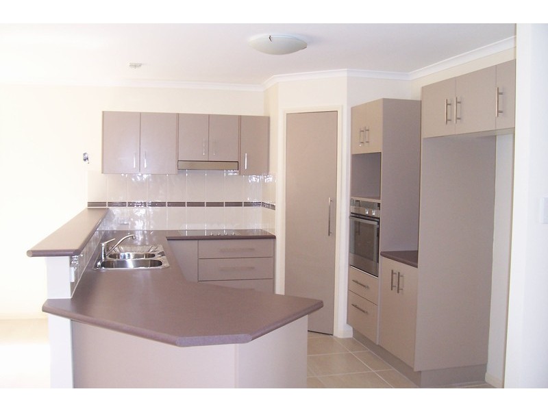 30 Heights Road, Beerwah QLD 4519