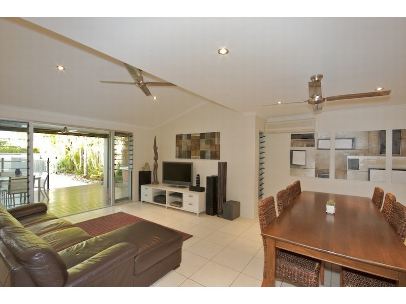 Warana QLD 4575